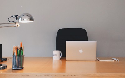 LEBIH SEHAT DENGAN MEJA KERJA RAPI